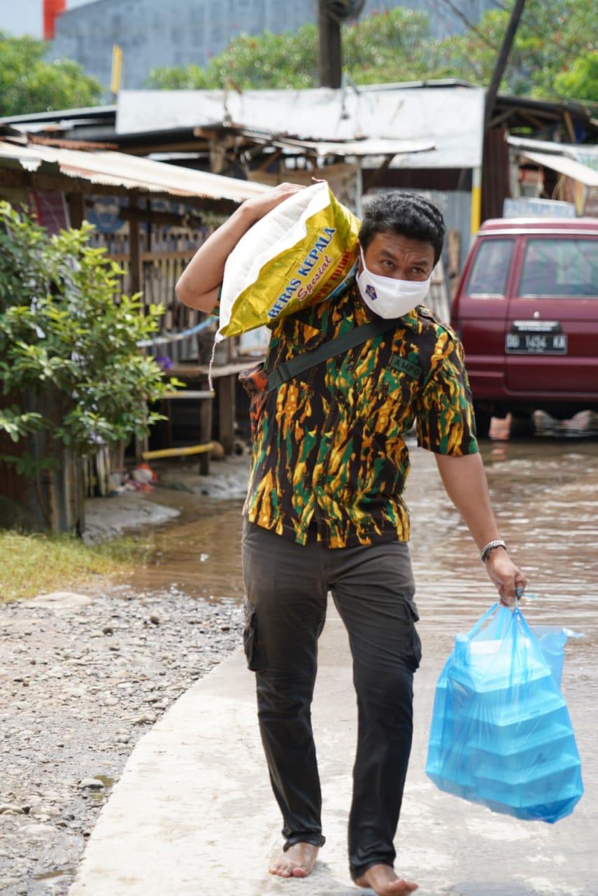 AMPG Sulsel Menembus Banjir Berbagi Untuk Sesama Manifesto Id