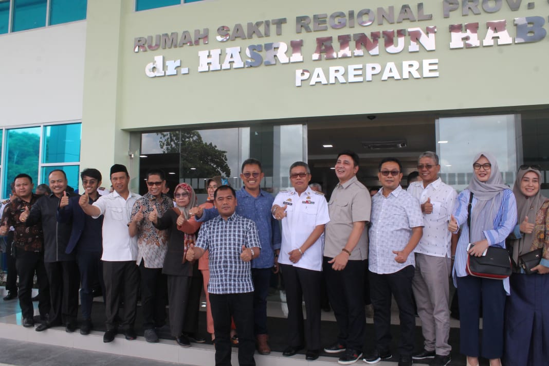 Tim Banggar DPRD Sulsel di sela kunjungan di RS Hasri Ainun Habibie, Kamis 5 Maret 2020. (Ist)