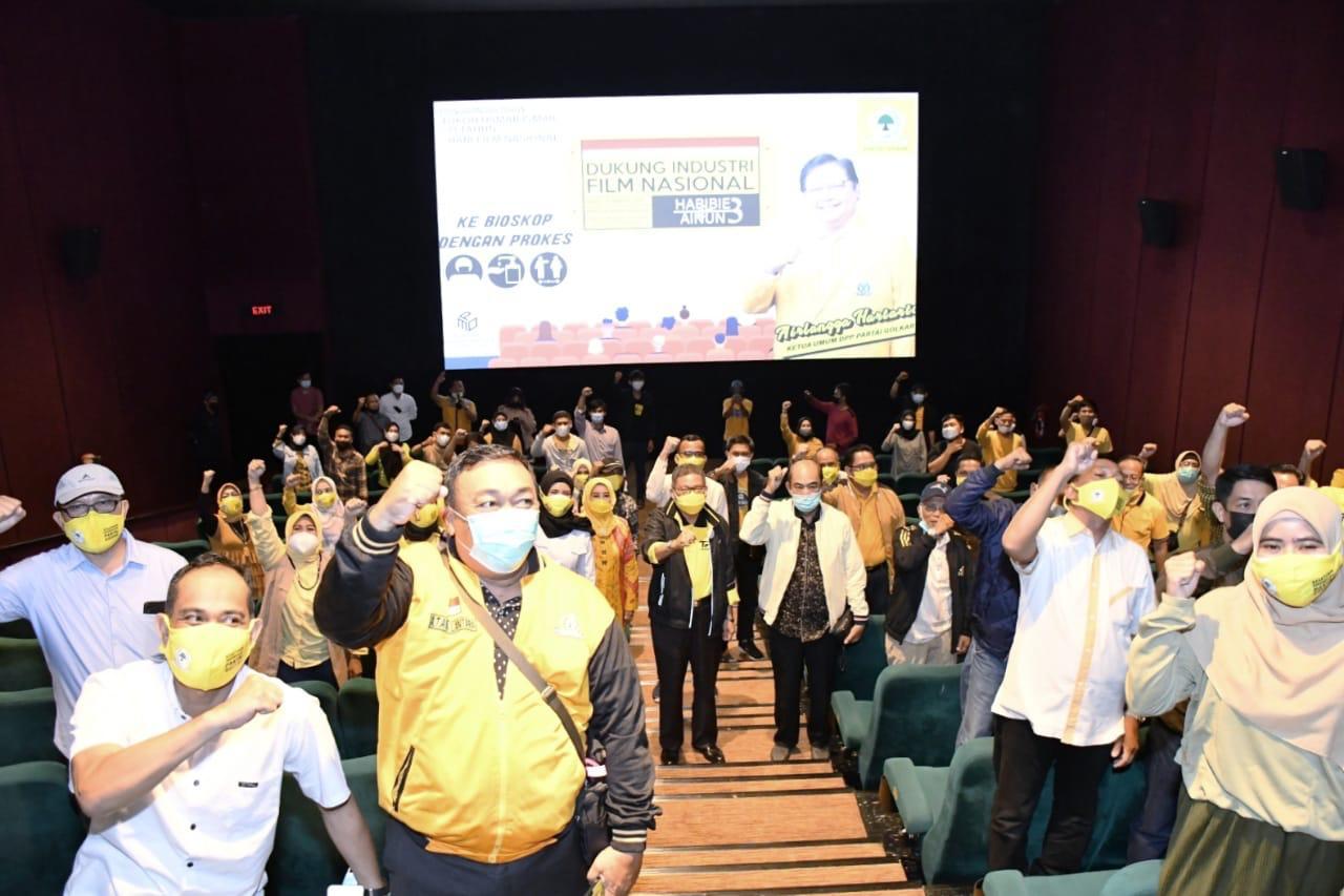 AH Presidenku diteriakkan oleh kader- kader Golkar Sulsel saat nobar di Trans Mall, Rabu 31 Maret 2021. (Ist)