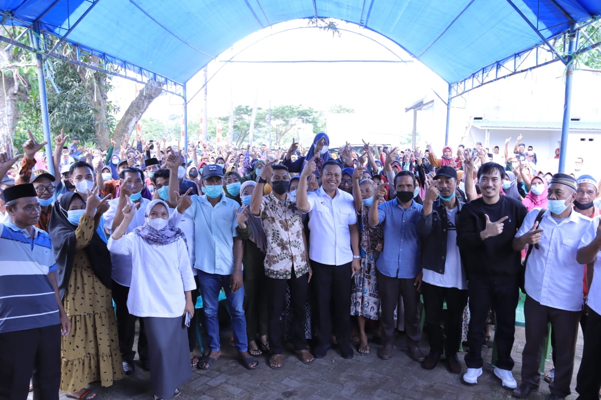 Bantuan Langsung Tunai (BLT-DD) kembali disalurkan oleh Bupati Takalar H. Syamsari untuk masyarakat terdampak Covid-19. (Ist) Bantuan Langsung Tunai (BLT-DD) kembali disalurkan oleh Bupati Takalar H. Syamsari untuk masyarakat terdampak Covid-19. (Ist).jpg