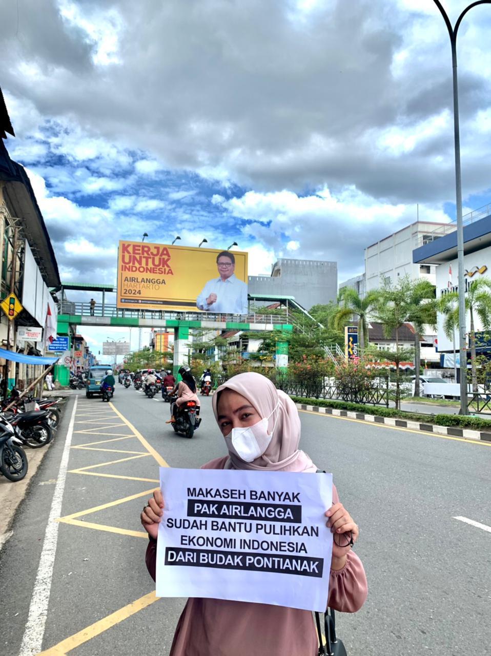 Bilboard bergambar Airlangga Hartarto menghiasi jalan- jalan di Sulsel. (Ist)
