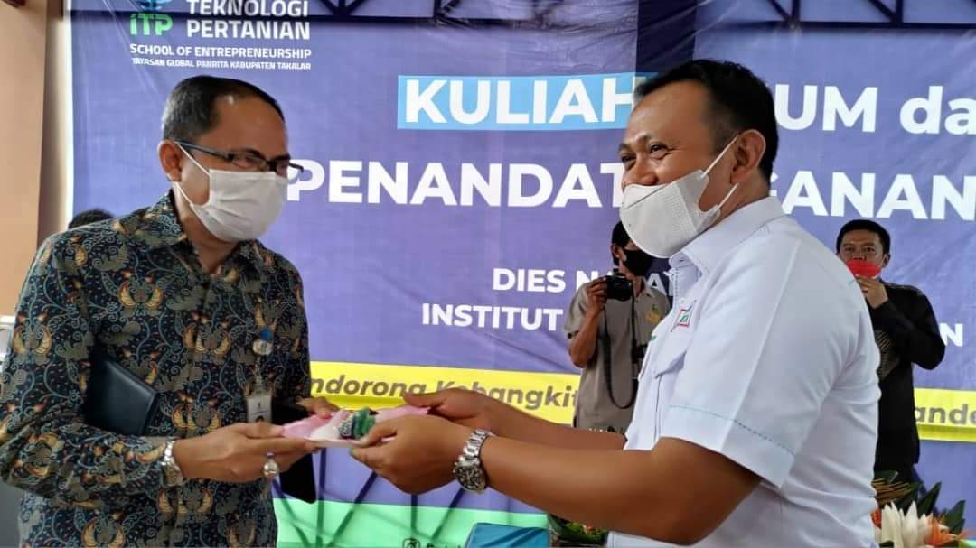 Bupati Takalar Syamsari Kitta di acara milad perdana kampus ITP Takalar, Jumat 24 September 2021. (Ist)