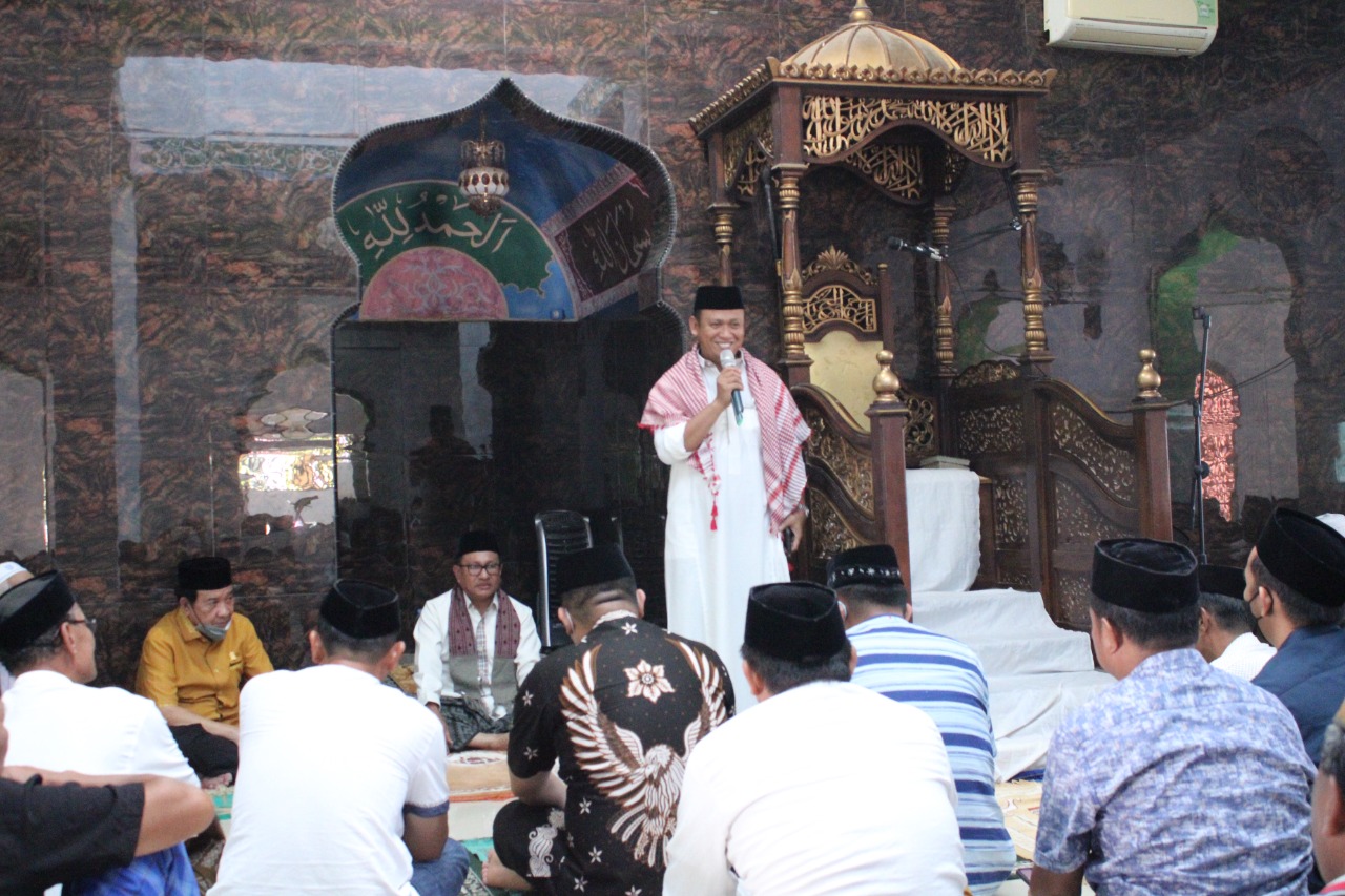 Bupati Takalar Syamsari Kitta di masjid tua Sanrobone, Jumat 11 Maret 2022. (Ist)
