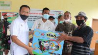 Bupati Takalar Syamsari Kitta menyerahkan bantuan pertanian di tiga desa di kecamatan Galesong Selatan, Rabu 24 Maret 2021. (Ist) Bupati Takalar Syamsari Kitta menyerahkan bantuan pertanian di tiga desa di kecamatan Galesong Selatan, Rabu 24 Maret 2021. (Ist)