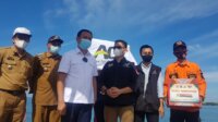 Bupati Takalar Syamsari Kitta saat melepas bantuan ke Pulau Tanakeke lewat Kapal Ramadhan, Selasa 11 Mei 2021. (Ist) Bupati Takalar Syamsari Kitta saat melepas bantuan ke Pulau Tanakeke lewat Kapal Ramadhan, Selasa 11 Mei 2021. (Ist)