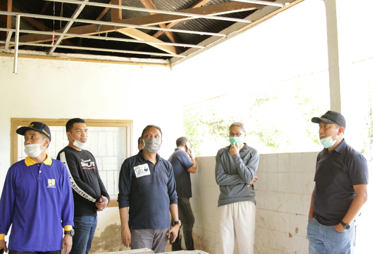 Bupati Takalar Syamsari Kitta saat meninjau RPH di Lingkungan Sandi, Pattalassang, Minggu 11 Oktober 2020. (Ist) Bupati Takalar Syamsari Kitta saat meninjau RPH di Lingkungan Sandi, Pattalassang, Minggu 11 Oktober 2020. (Ist)