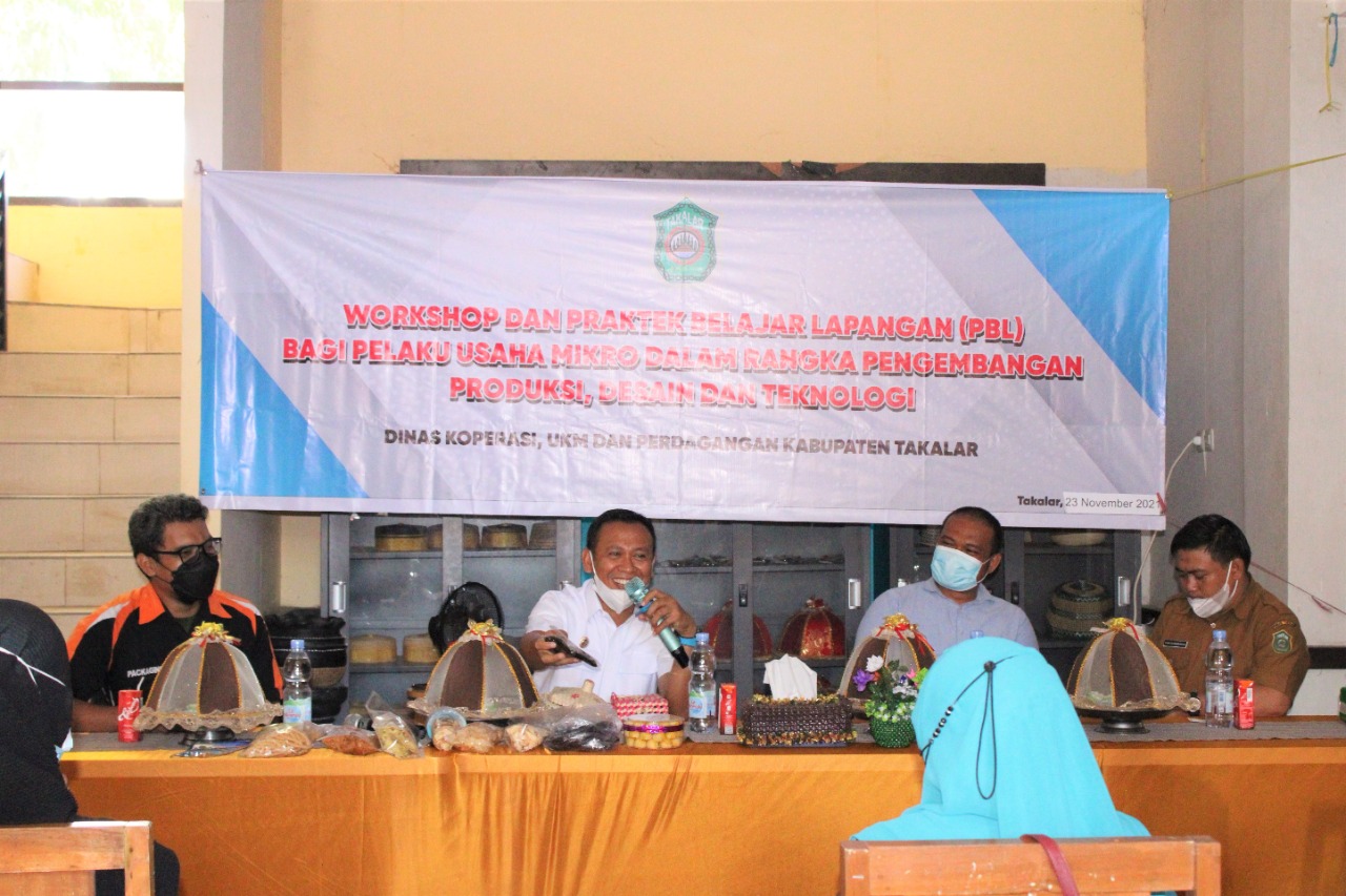 Bupati Takalar Syamsari membuka Workshop dan Praktek Belajar Lapangan (PBL) dalam rangka pengembangan produksi, desain dan teknologi bagi pelaku usaha mikro. (Ist) Bupati Takalar Syamsari membuka Workshop dan Praktek Belajar Lapangan (PBL) dalam rangka pengembangan produksi, desain dan teknologi bagi pelaku usaha mikro. (Ist)