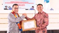Bupati Takalar Syamsari meraih penghargaan dari BKBBN, Rabu 8 Desember 2021. (Ist) Bupati Takalar Syamsari meraih penghargaan dari BKBBN, Rabu 8 Desember 2021. (Ist)