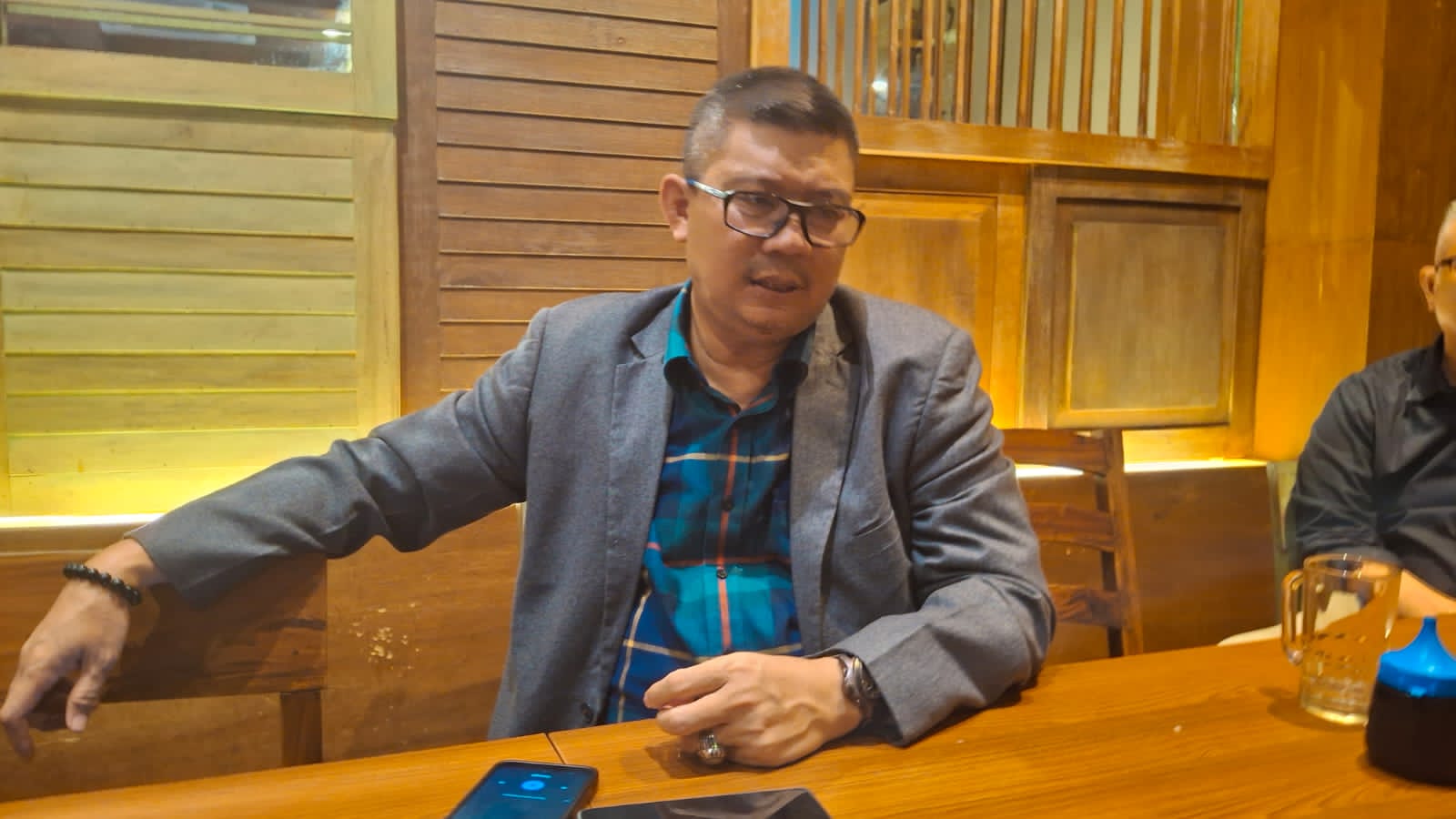 Ketua PGRI Sulsel Prof Hasnawi Haris