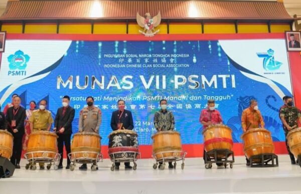 Gubernur Sulawesi Selatan Andi Sudirman Sulaiman membuka Musyawarah Nasional (Munas) Paguyuban Sosial Marga Tionghoa Indonesia (PSMTI) VII yang digelar di Hotel Claro Makassar, Senin 21 Maret 2022. (Int) Gubernur Sulawesi Selatan Andi Sudirman Sulaiman membuka Musyawarah Nasional (Munas) Paguyuban Sosial Marga Tionghoa Indonesia (PSMTI) VII yang digelar di Hotel Claro Makassar, Senin 21 Maret 2022. (Int).jpg