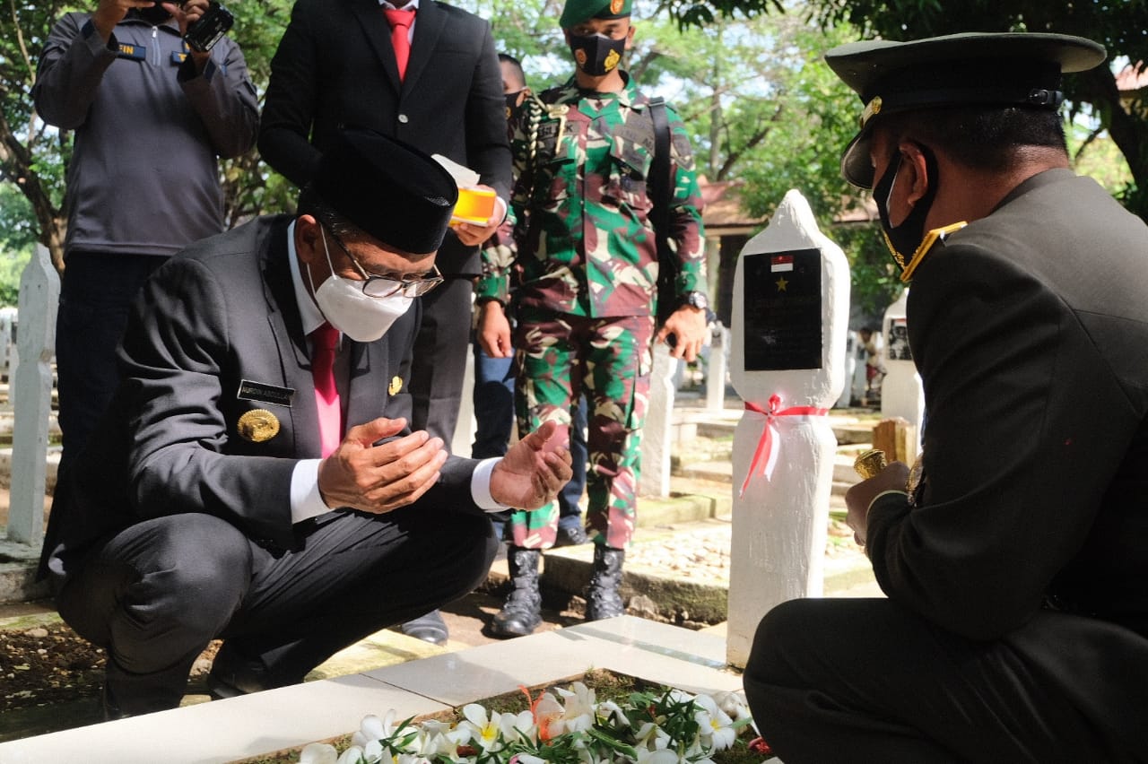 Gubernur Sulsel Nurdin Abdullah memperingati Hari Pahawan di TMP Panaikang, 10 November 2020. (Ist)