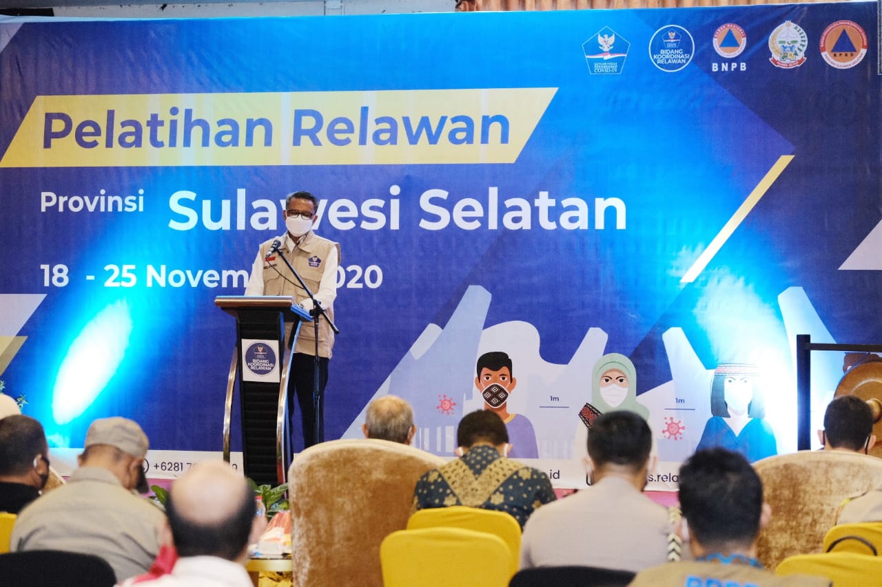 Gubernur Sulsel berbicara di depan relawan Covid 19. (Ist)