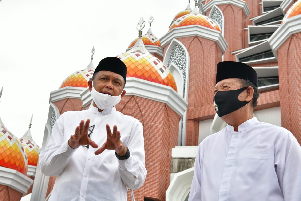 Gubernur Sulsel menargetkan masjid 99 kubah bisa digunakan ramadhan tahun depan. (Ist) Gubernur Sulsel menargetkan masjid 99 kubah bisa digunakan ramadhan tahun depan. (Ist)