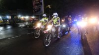 Gubernur Sulsel menggunakan kendaraan roda dua memantau malam tahun baru. (Ist) Gubernur Sulsel menggunakan kendaraan roda dua memantau malam tahun baru. (Ist)