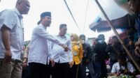 Gubernur Sulsel Andi Sudirman memantau ketersidiaan bahan pokok di pasar Terong, Jumat 24 Maret 2023. (Ist)