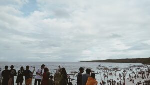 Pengunjung Pantai Bira, Rabu 4 Mei 2022. (Manifesto)