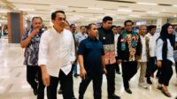 Menteri Pertanian Andi Amran Sulaiman disambut bak pahlawan saat tiba di Bandara Sultan Hasanuddin, Jumat 27 Oktober 2023. (Ist) Menteri Pertanian Andi Amran Sulaiman disambut bak pahlawan saat tiba di Bandara Sultan Hasanuddin, Jumat 27 Oktober 2023. (Ist)