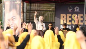 Eshin Usami Nur Rahman saat berbicara di depan warga beberapa waktu lalu. (Ist)