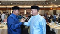 Pj Gubernur Sulsel Bachtiar Baharuddin menyambut kedatangan Kabaharkam Komjen Fadil Imran di acara buka puasa bersama di Hotel Grand Sahid Jaya Jakarta, Senin 1 April 2024. (Ist)
