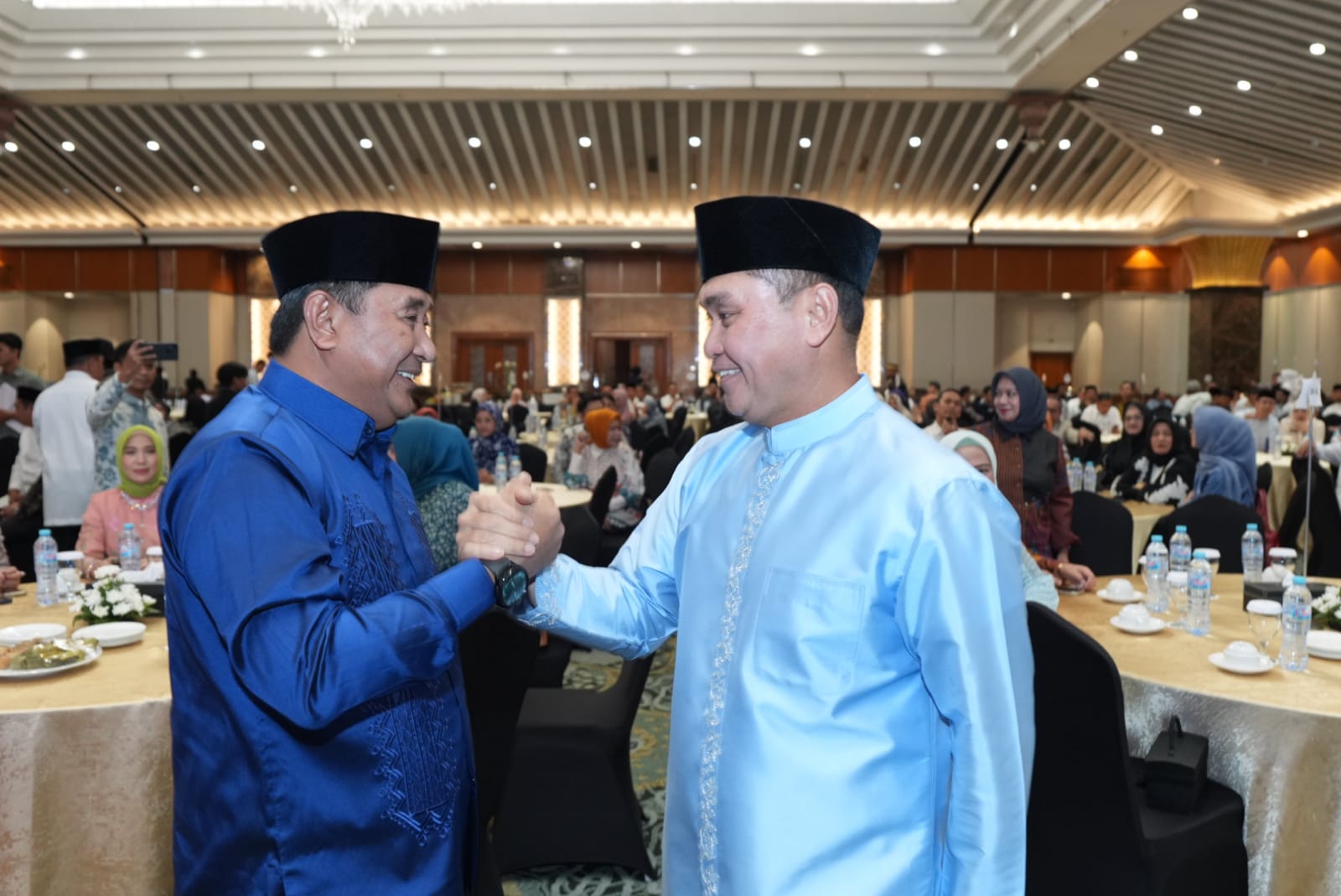 Pj Gubernur Sulsel Bachtiar Baharuddin menyambut kedatangan Kabaharkam Komjen Fadil Imran di acara buka puasa bersama di Hotel Grand Sahid Jaya Jakarta, Senin 1 April 2024. (Ist)