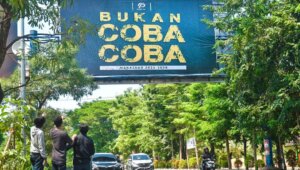 Baliho Ketua Fraksi Golkar Sulsel Rahman Pina mulai menghiasi jalan protokol di Makassar..(ist)