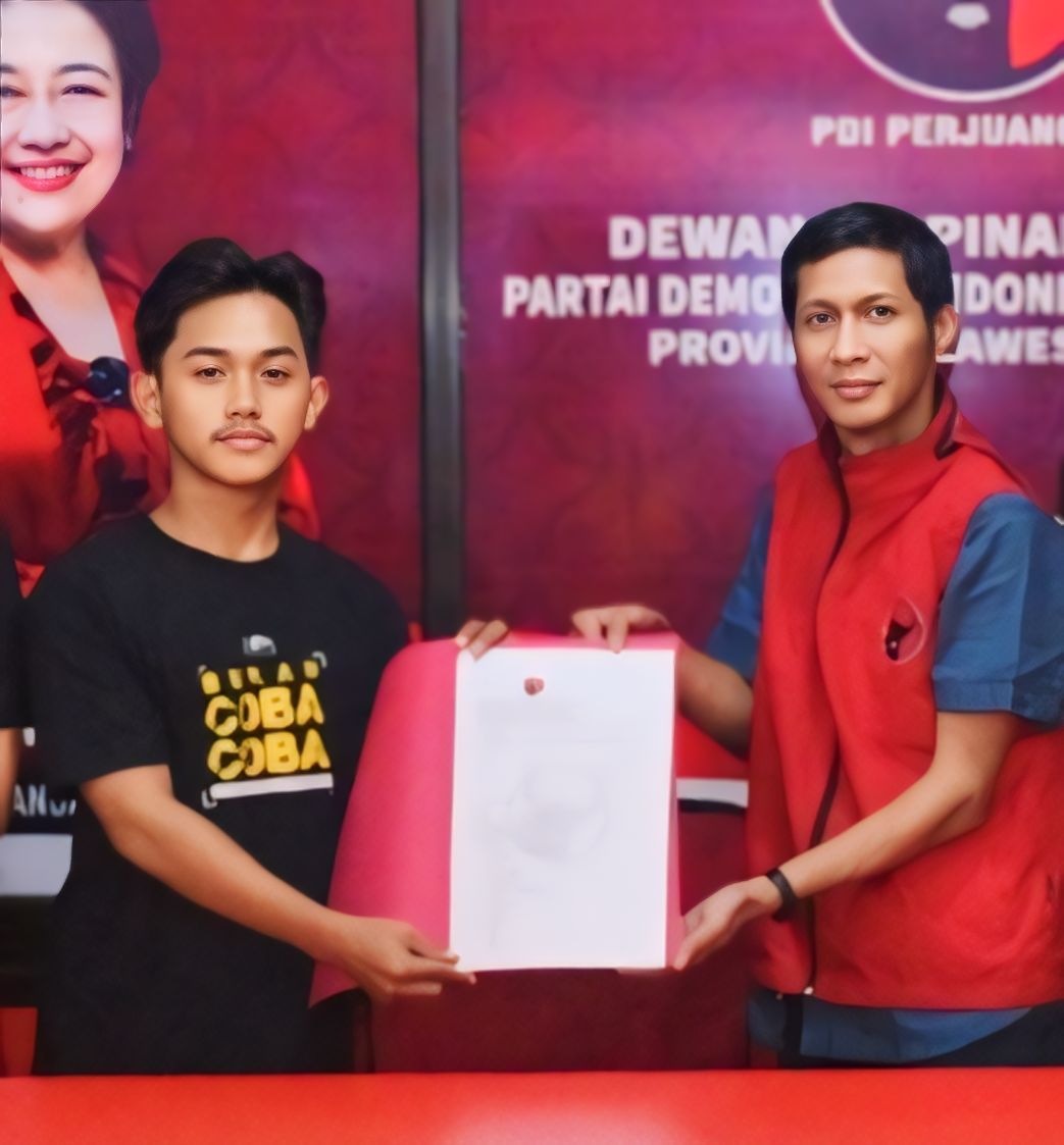 Putra bungsu Rahman Pina, Muh Rafly Nur Rahman saat mengambil formulir di PDIP, Senin 20 Mei 2024. (Ist)