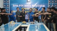 Relawan Rahman Pina mengambil formulir pendaftaran calon walikota Makassar di kantor DPD PAN, Jumat 24 Mei 2024. (Ist)