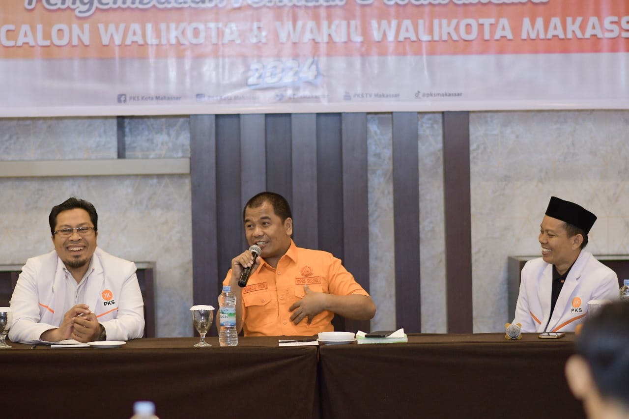 Kandidat walikota Makassar Rahman Pina saat mendaftar di PKS, Rabu 27 Mei 2024. (Ist)