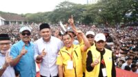 Puluhan ribu warga menghadiri kampanye akbar pasangan UJI- SAH di Pantai Seruni, Selasa 19 November 2024. (Ist)