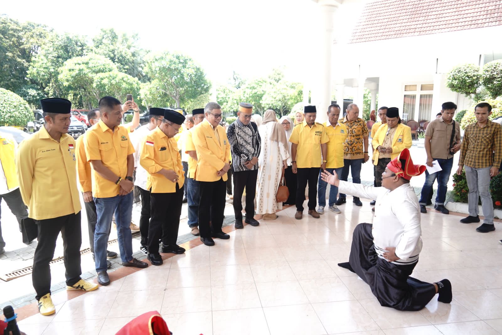 IMG-20250412-WA0142 Ketua DPD I Partai Golkar Sulsel Taufan Pawe disambut langsung Bupati Jeneponto Paris Yasir, Wakil Bupati Islam Iskandar, dan Ketua DPD II Golkar Iksan Iskandar dalam kunjungannya ke Jeneponto, Sabtu 12 April 2025. (Ist)