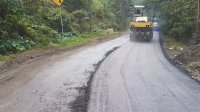 Jalan poros Pekkae- Takkalala, Soppeng yang selama ini dikeluhkan mulai diperbaiki. (Int) Jalan poros Pekkae- Takkalala, Soppeng yang selama ini dikeluhkan mulai diperbaiki. (Int)