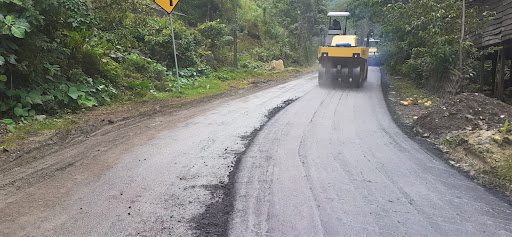 Jalan poros Pekkae- Takkalala, Soppeng yang selama ini dikeluhkan mulai diperbaiki. (Int)