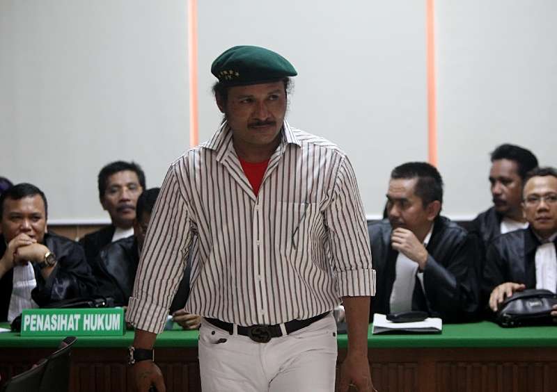 John Kei saat menjalani proses sidang beberapa waktu lalu. Kini John Kei kembali ditangkap aparat kepolisian usai melakukan aksi kekerasan di Tangerang, Banten, Minggu 21 Juni 2020. (Int)