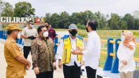 Jokowi meninjau pembangunan Bendungan Paselloreng di Wajo Sulsel Kamis 9 September 2021.-Ist.