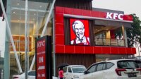 KFC merumahkan ribuan karyawan selama pandemi Covid 19. (Int)