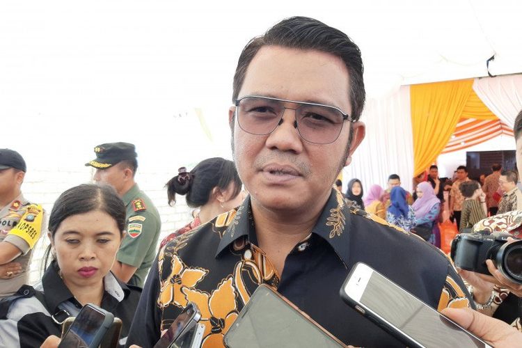 KPK menetapkan Bupati Bintan Apri Sujadi sebagai tersangka kasus korupsi bea cukai, Kamis 12 Agustus 2021. (Int) KPK menetapkan Bupati Bintan Apri Sujadi sebagai tersangka kasus korupsi bea cukai, Kamis 12 Agustus 2021. (Int)