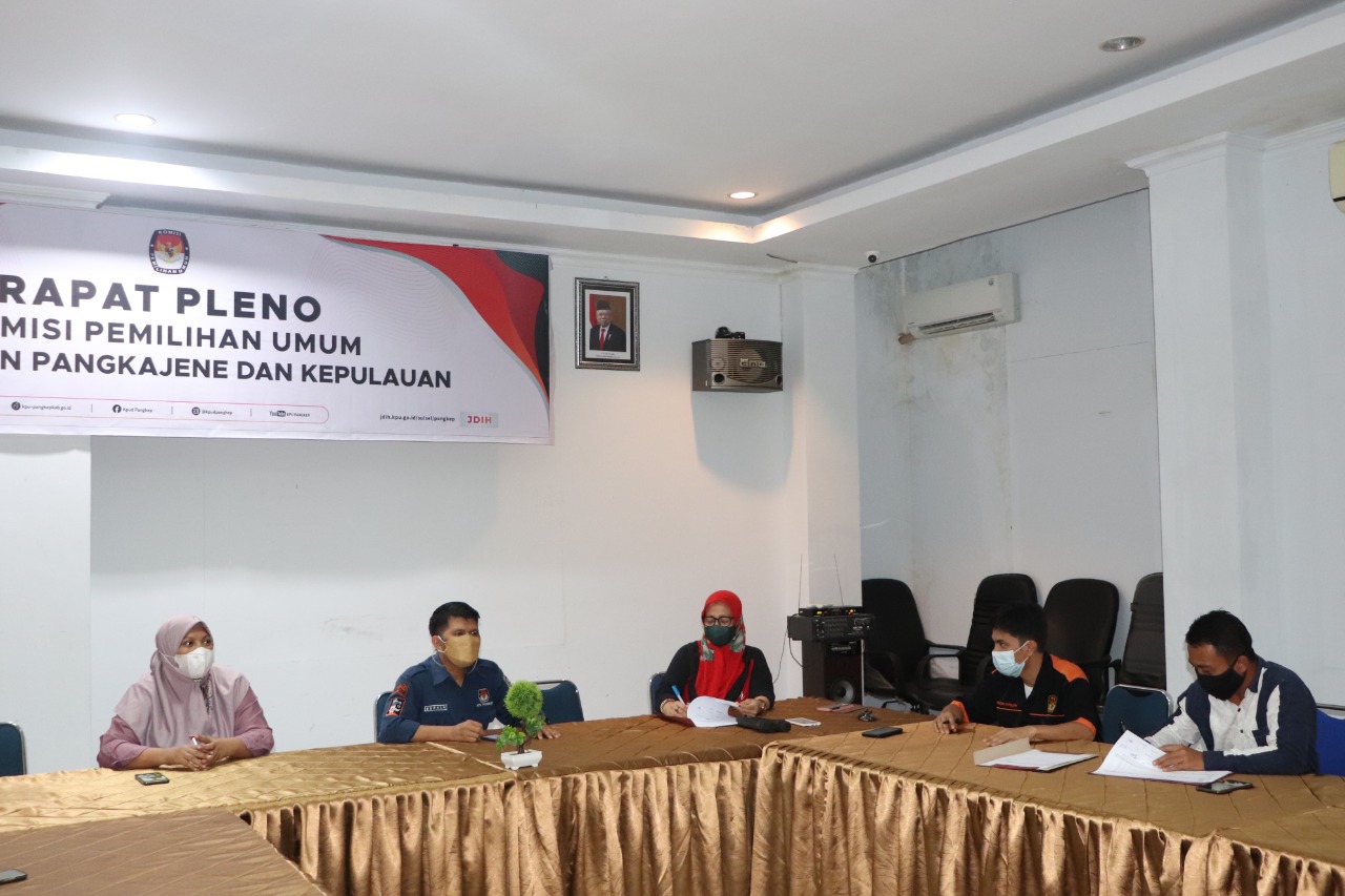 KPU Pangkep menggelar rapat pleno, Selasa 31 Agustus 2021. (Ist)