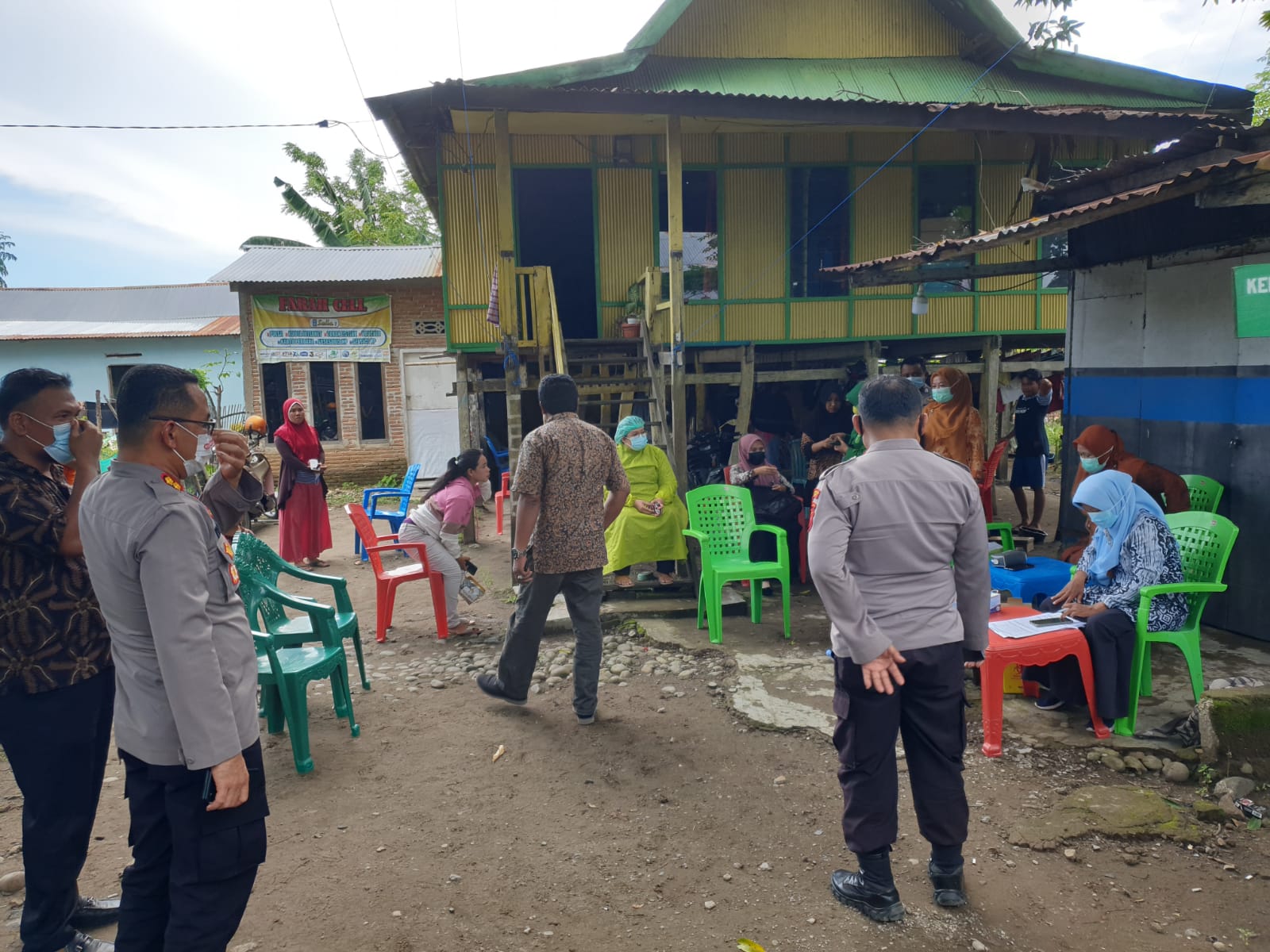 Kapolres Takalar AKBP Beny Murjayanto memantau jalannya vaksinasi di Takalar Lama, kecamatan Mappakasunggu, Kamis 16 Desember 2021. (Ist)