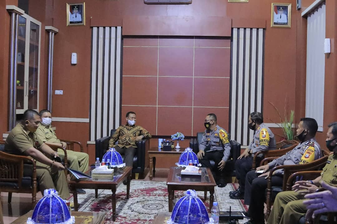 Kapolres Takalar AKBP Beny Murjayanto menemui Bupati Takalar Syamsari Kitta di Kantor Bupati, Senin 24 Agustus 2020. (Ist)