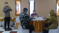 Kapolres Takalar AKBP Beny Murjiyanto berbicara di depan pejabat penanggung jawab vaksinasi untuk pelajar, Kamis 2 September 2021. (Ist)