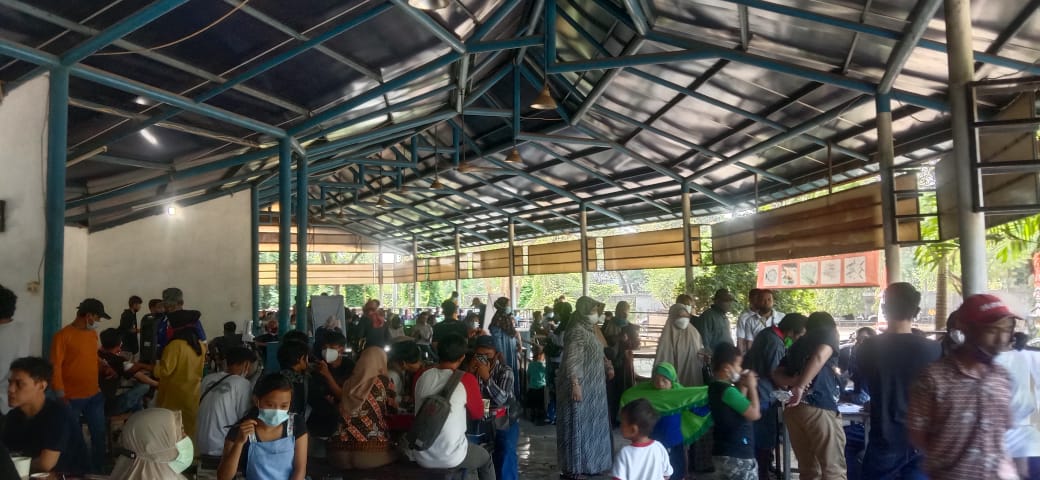 Karyawan dan staf FKS Land mengikuti vaksinasi Covid-19. (Ist)