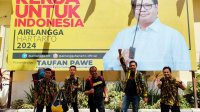 Ketua AMPG Sulsel Rahman Pina bersama kader- kader AMPG mulai bergerak ke Toraja untuk mengikuti kemah bakti AMPG dan sejumlah kegiatan HUT Golkar, Rabu 10 November 2021. (Ist)
