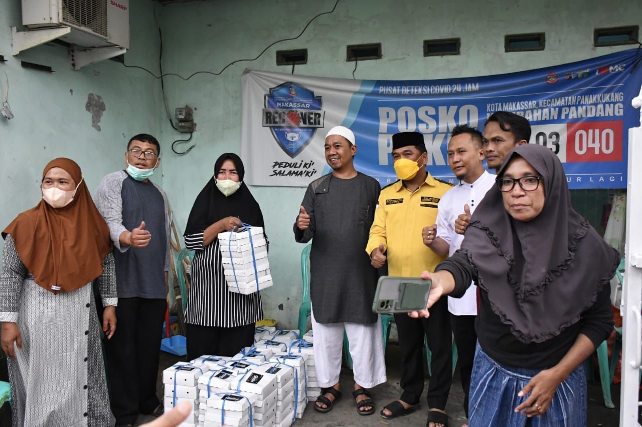 Ketua Angkatan Muda Partai Golkar (AMPG) Sulawesi Selatan Rahman Pina mengunjungi lokasi kebakaran di Jalan Pandang II Kelurahan Pandang Kecamatan Panakkukang, Sabtu 16 April 2022. (Dok) Ketua Angkatan Muda Partai Golkar (AMPG) Sulawesi Selatan Rahman Pina mengunjungi lokasi kebakaran di Jalan Pandang II Kelurahan Pandang Kecamatan Panakkukang, Sabtu 16 April 2022. (Dok).jpg