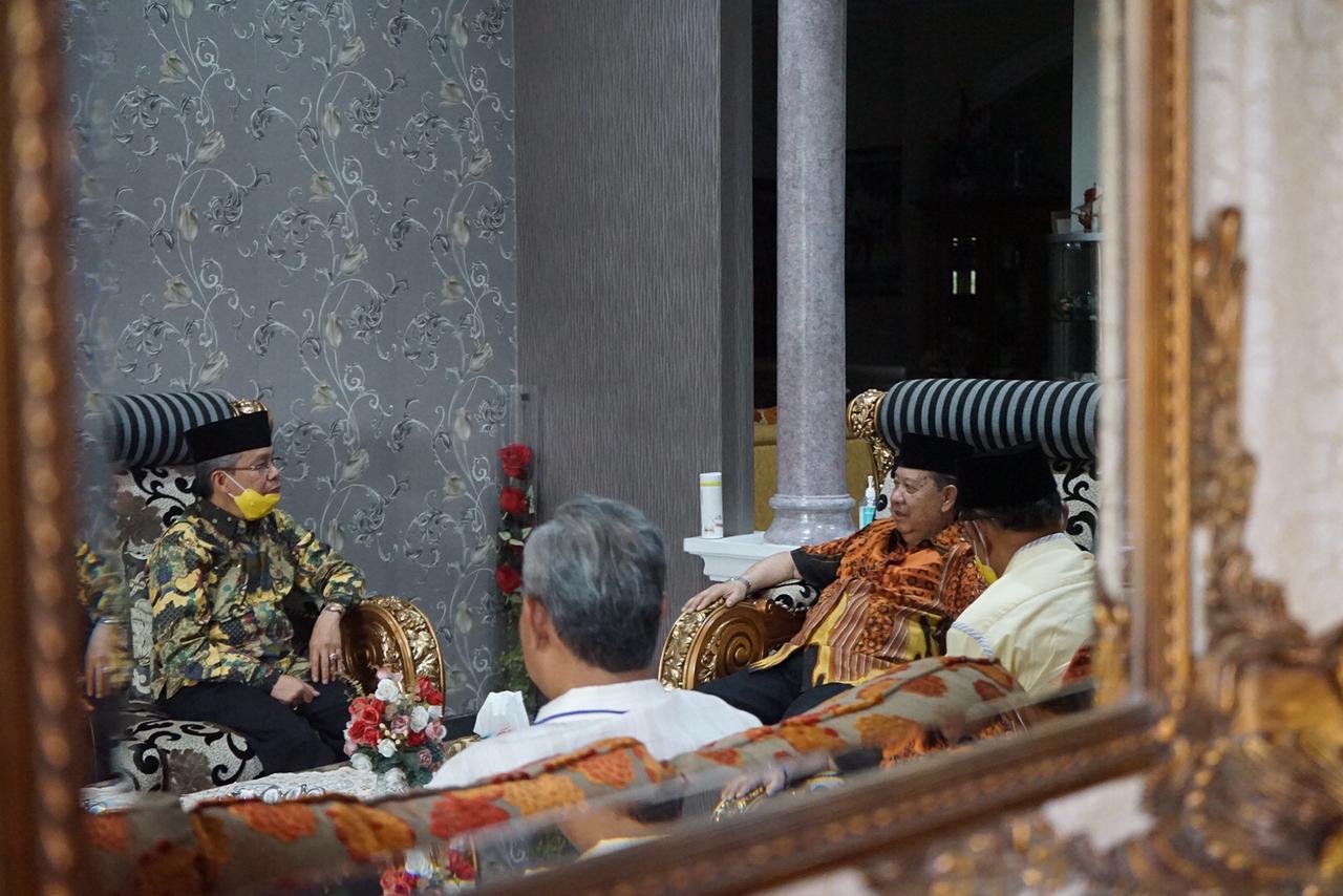 Ketua DPD I Partai Golkar Amin Syam bertemu dengan mantan Gubernur Sulsel Amin Syam. (Ist) Ketua DPD I Partai Golkar Amin Syam bertemu dengan mantan Gubernur Sulsel Amin Syam. (Ist)