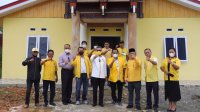 Ketua DPD I Partai Golkar Sulsel berfoto di depan kantor baru Golkar Toraja Utara, Senin 4 September 2021. (Ist) Ketua DPD I Partai Golkar Sulsel berfoto di depan kantor baru Golkar Toraja Utara, Senin 4 September 2021. (Ist)
