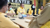 Ketua DPD I Partai Golkar Sulsel terpilih Taufan Pawe memberikan pengarahan di depan kader- kader Golkar Maros, Rabu 23 September 2020 malam. (Ist)