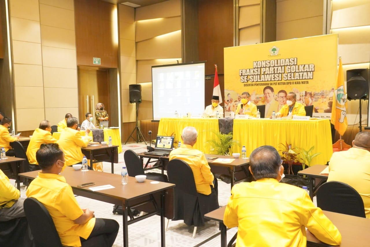 Ketua DPD I Partai Golkar Sulsel usai menyerahkan SK Plt di delapan daerah di Sulsel, Selasa 5 Januari 2021 malam di Hotel Novotel Makassar. (Ist)