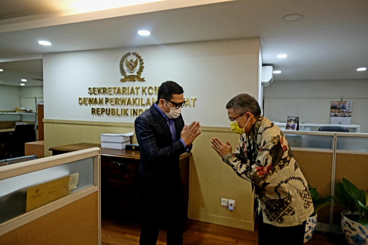 Ketua DPD I Partai Golkar Taufan Pawe menemui Ketua Komisi II Ahmad Doli Kurnia di Sekretariat DPR RI, Selasa 1 Juni 2021. (Ist) Ketua DPD I Partai Golkar Taufan Pawe menemui Ketua Komisi II Ahmad Doli Kurnia di Sekretariat DPR RI, Selasa 1 Juni 2021. (Ist)