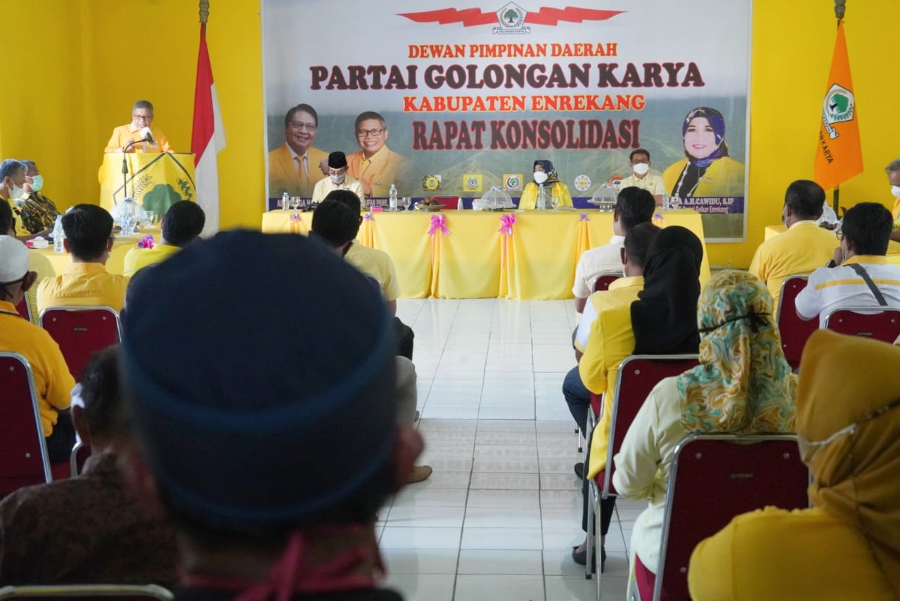 Ketua DPD I Partai Golkar Taufan Pawe saat memimpin rapat konsolidasi Golkar Enrekang, Jumat 26 Februari 2021. (Ist) Ketua DPD I Partai Golkar Taufan Pawe saat memimpin rapat konsolidasi Golkar Enrekang, Jumat 26 Februari 2021. (Ist)