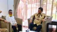 Ketua DPP Partai Golkar Airlangga Hartarto berbincang dengan Ketua Golkar Sulsel Taufan Pawe. (Ist) Ketua DPP Partai Golkar Airlangga Hartarto berbincang dengan Ketua Golkar Sulsel Taufan Pawe. (Ist)